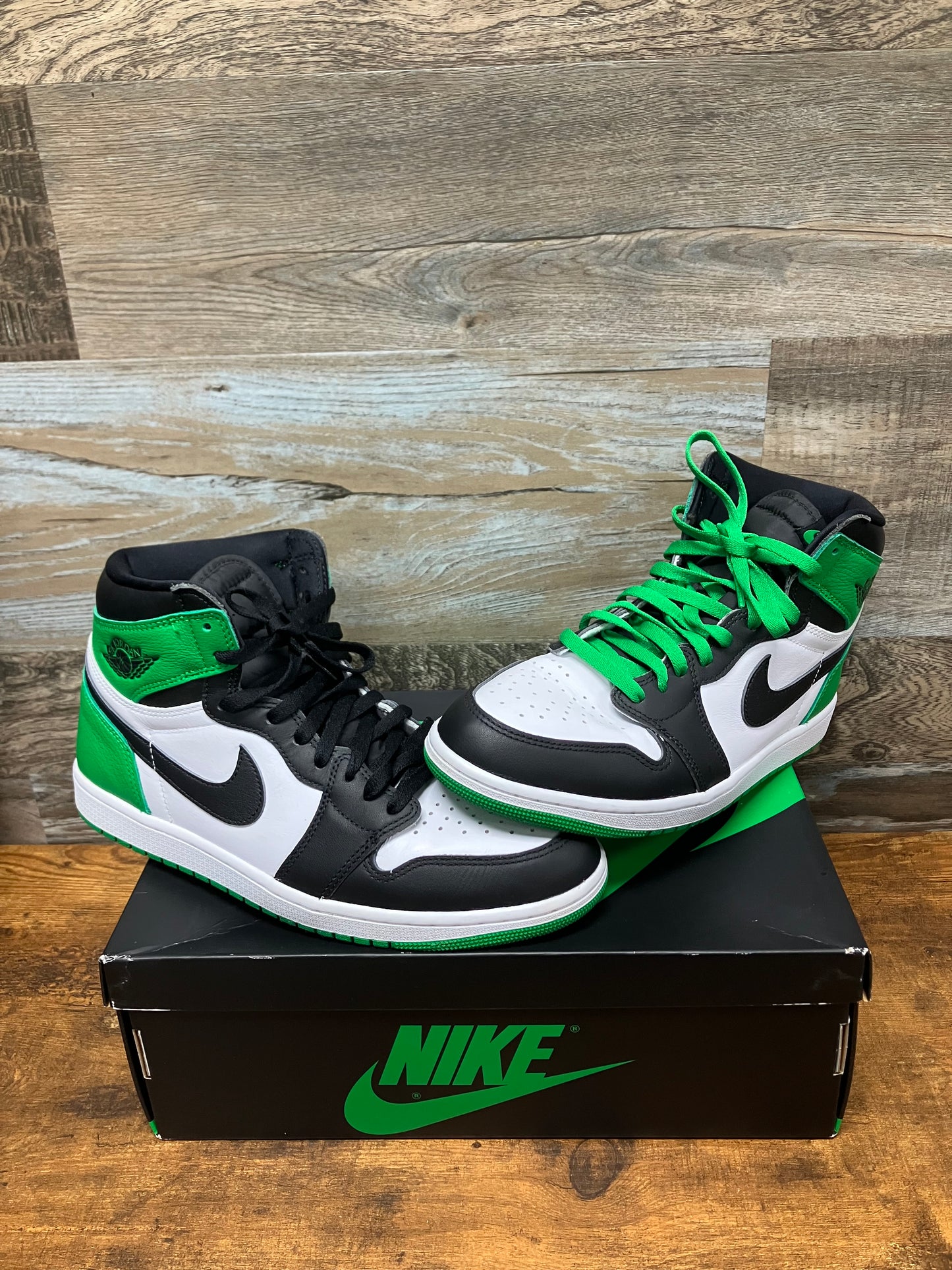 Air Jordan Retro 1 Lucky Green Size 11