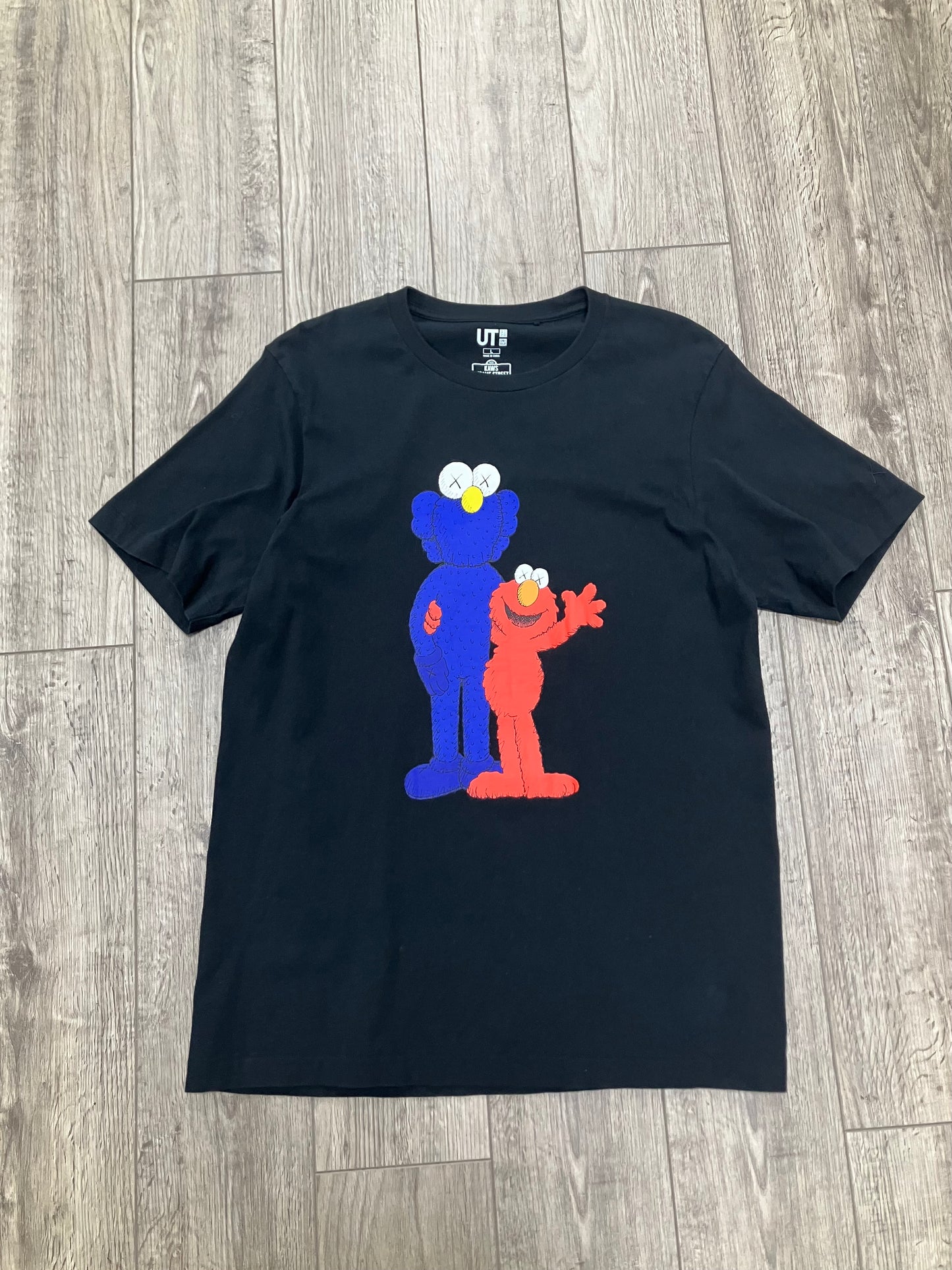 L-Kaws Uniqlo Elmo Tee