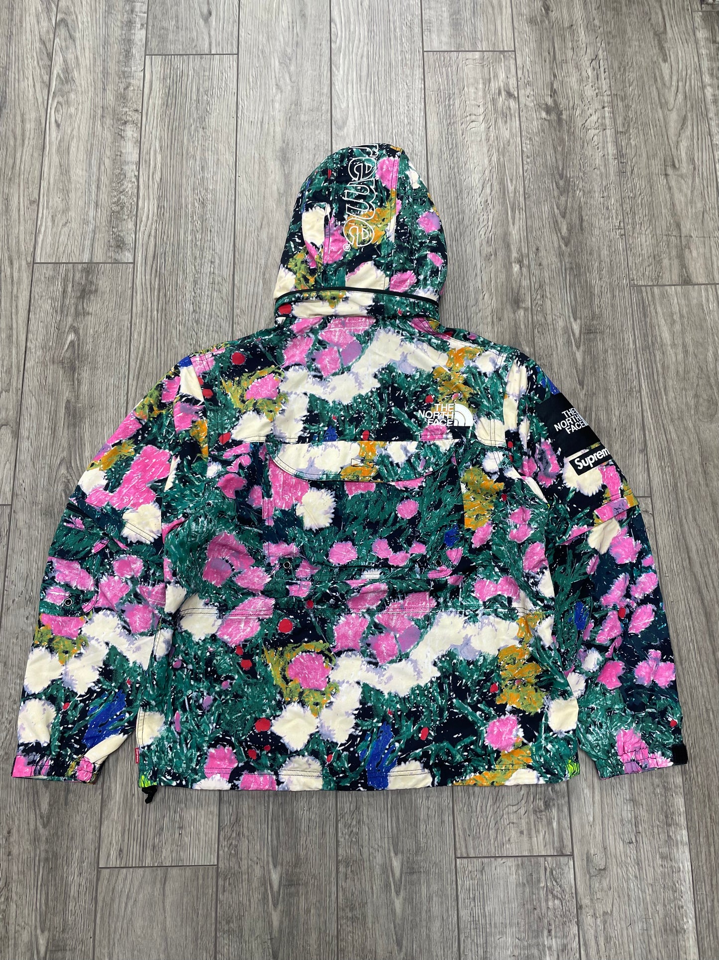 M-Supreme The North Face Trekking Convertible Jacket