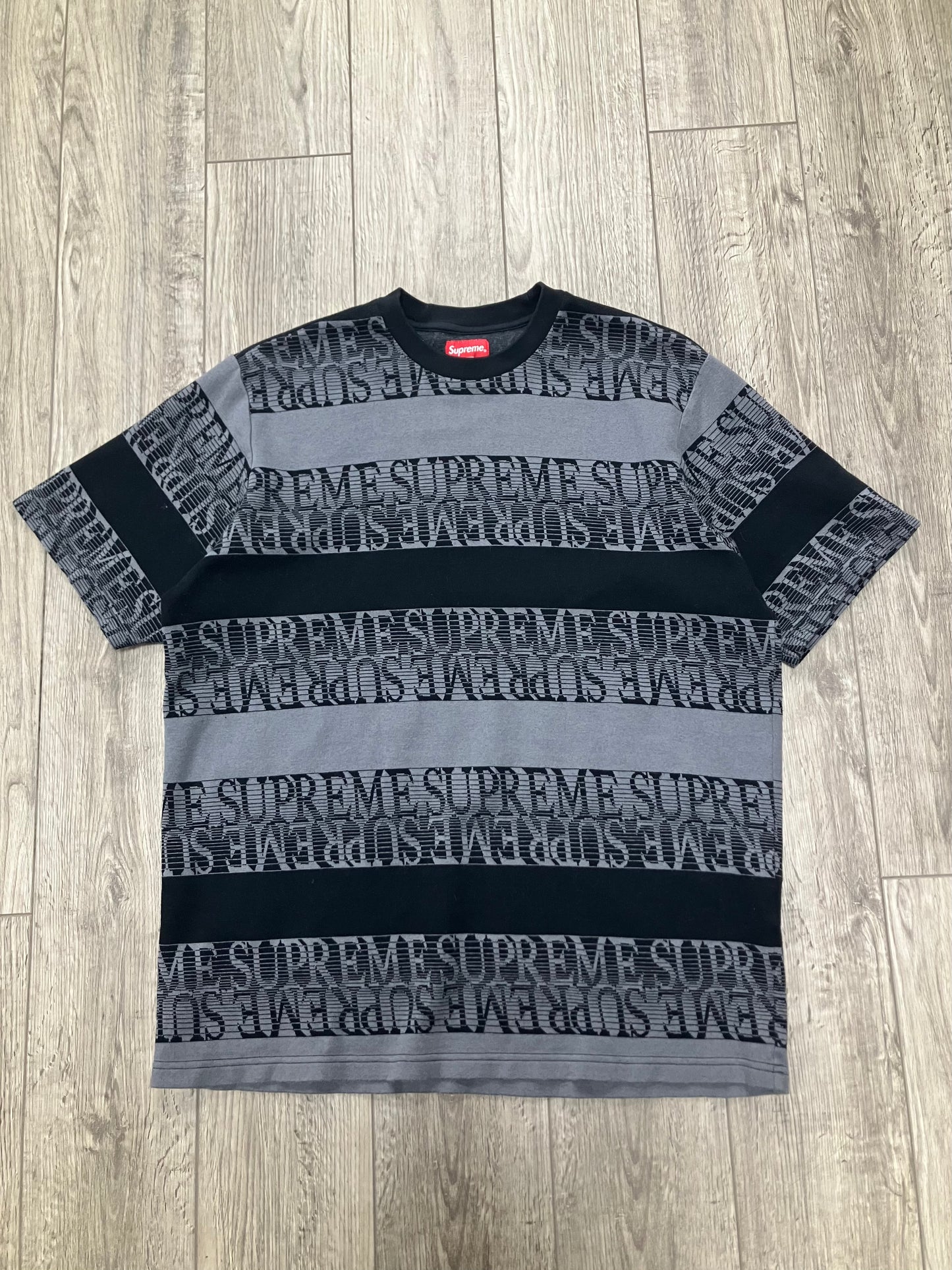 L-Supreme Text Jacquard Top