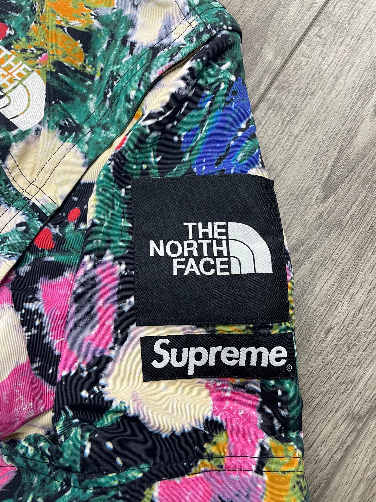 M-Supreme The North Face Trekking Convertible Jacket