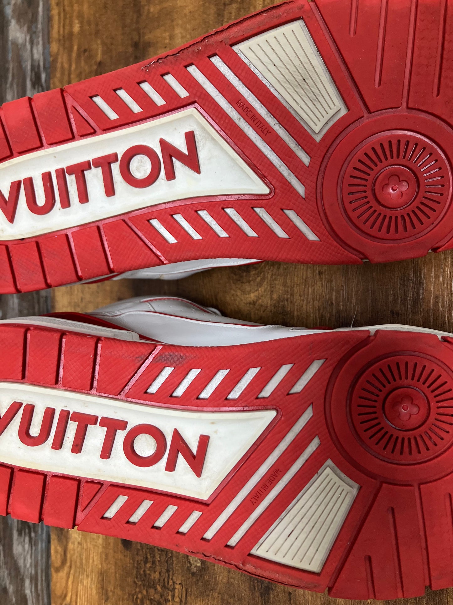 10-Louis Vuitton LV Trainer Sneaker Mid Top