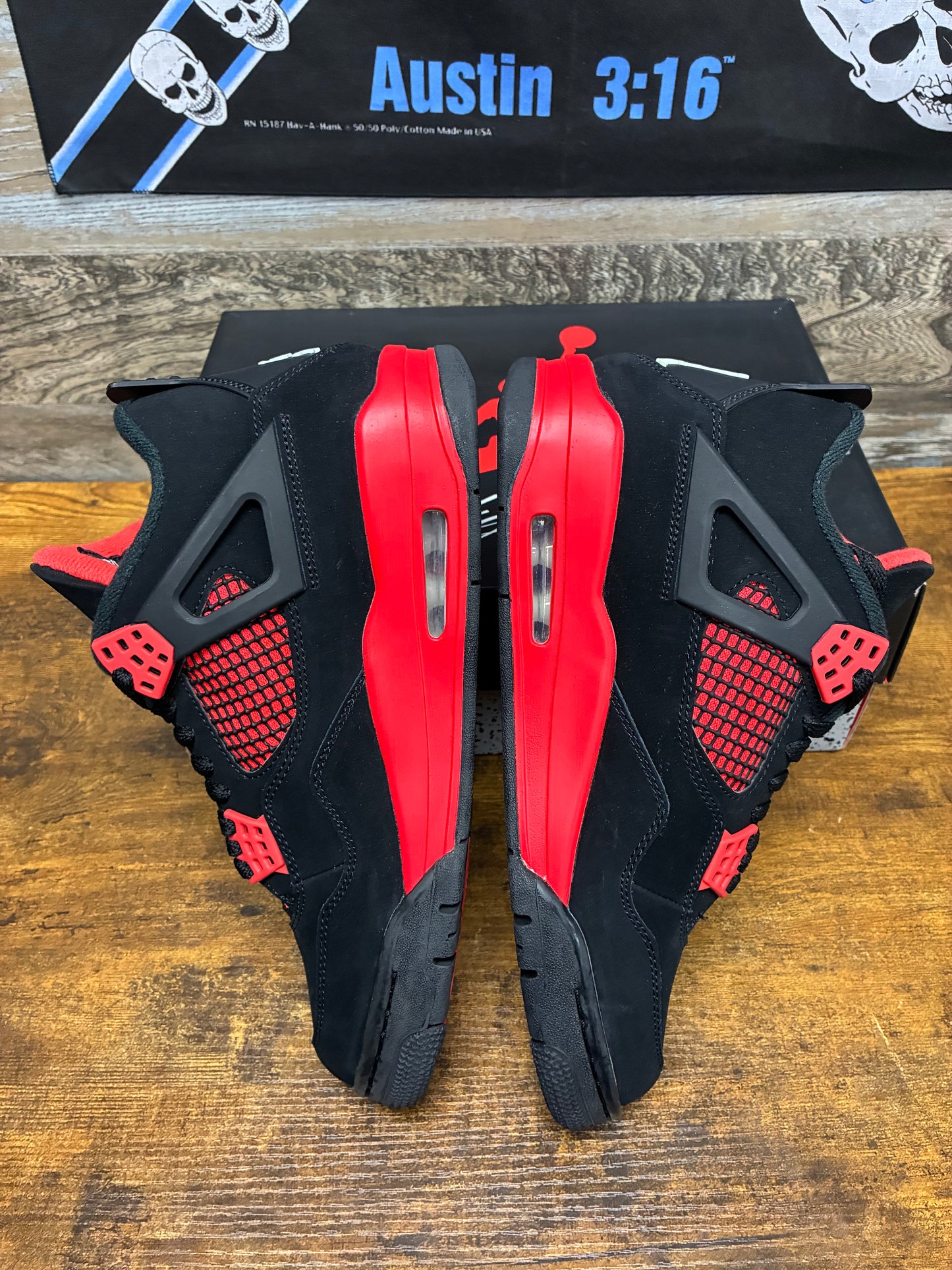 8.5 - Air Jordan 4 Red Thunder