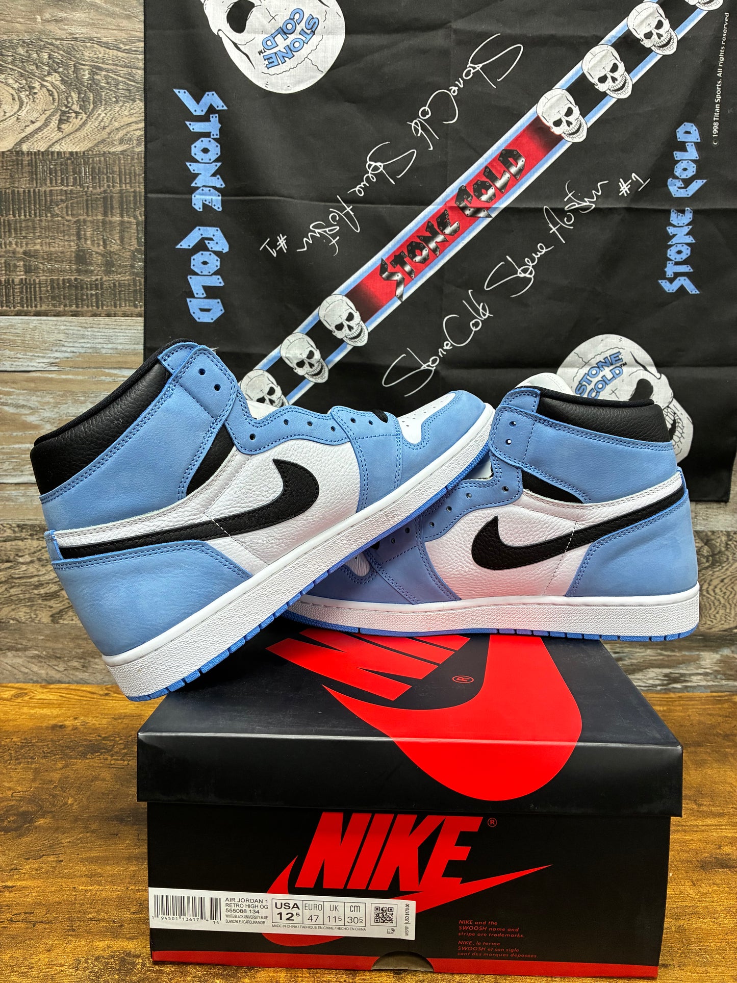 Air Jordan 1 High University Blue