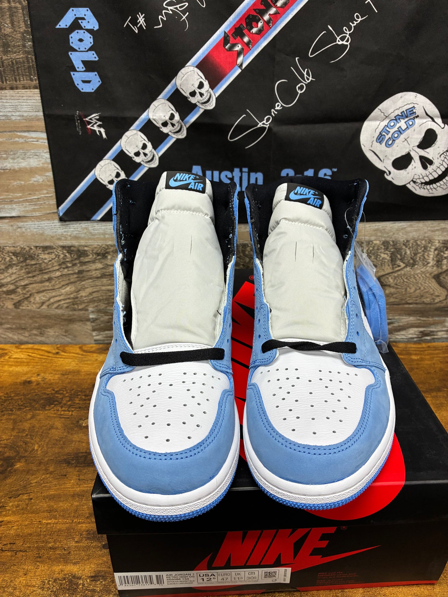 Air Jordan 1 High University Blue