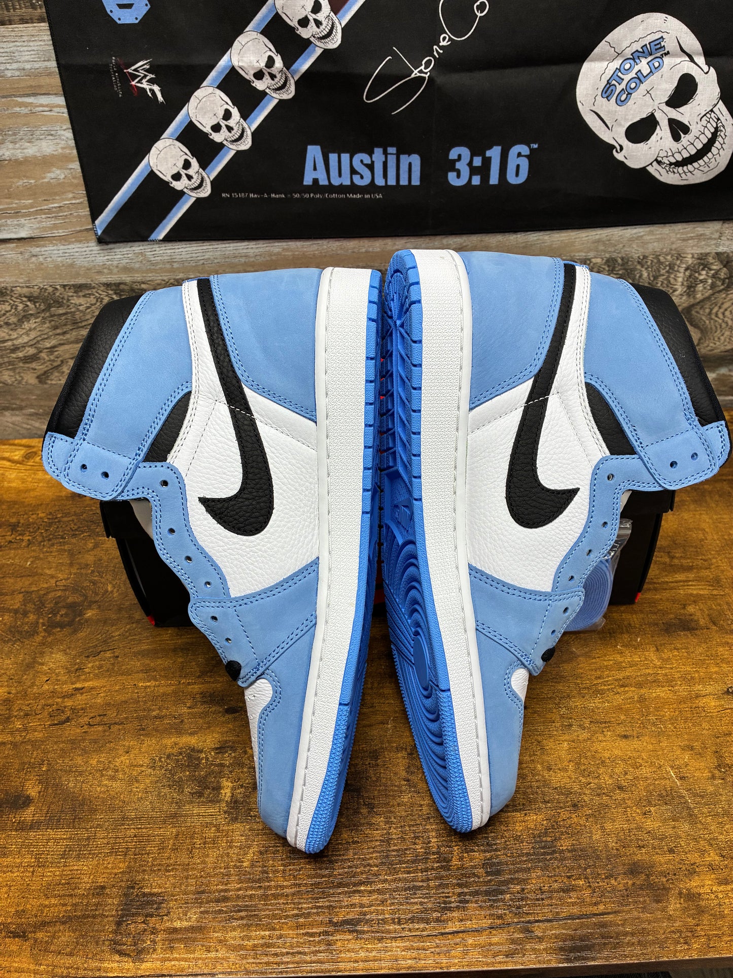 Air Jordan 1 High University Blue