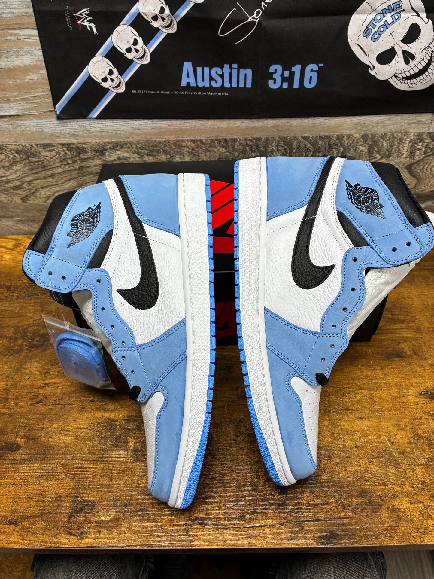 Air Jordan 1 High University Blue