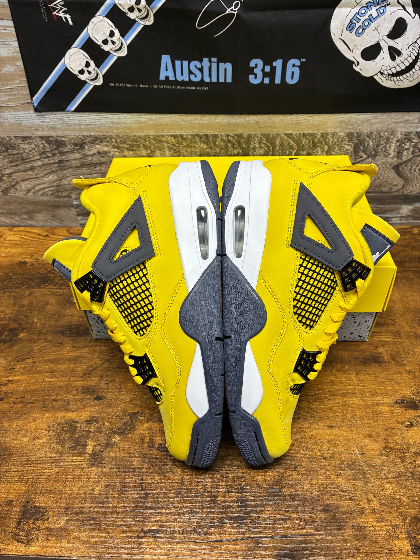 8.5 - Air Jordan 4 Lightning