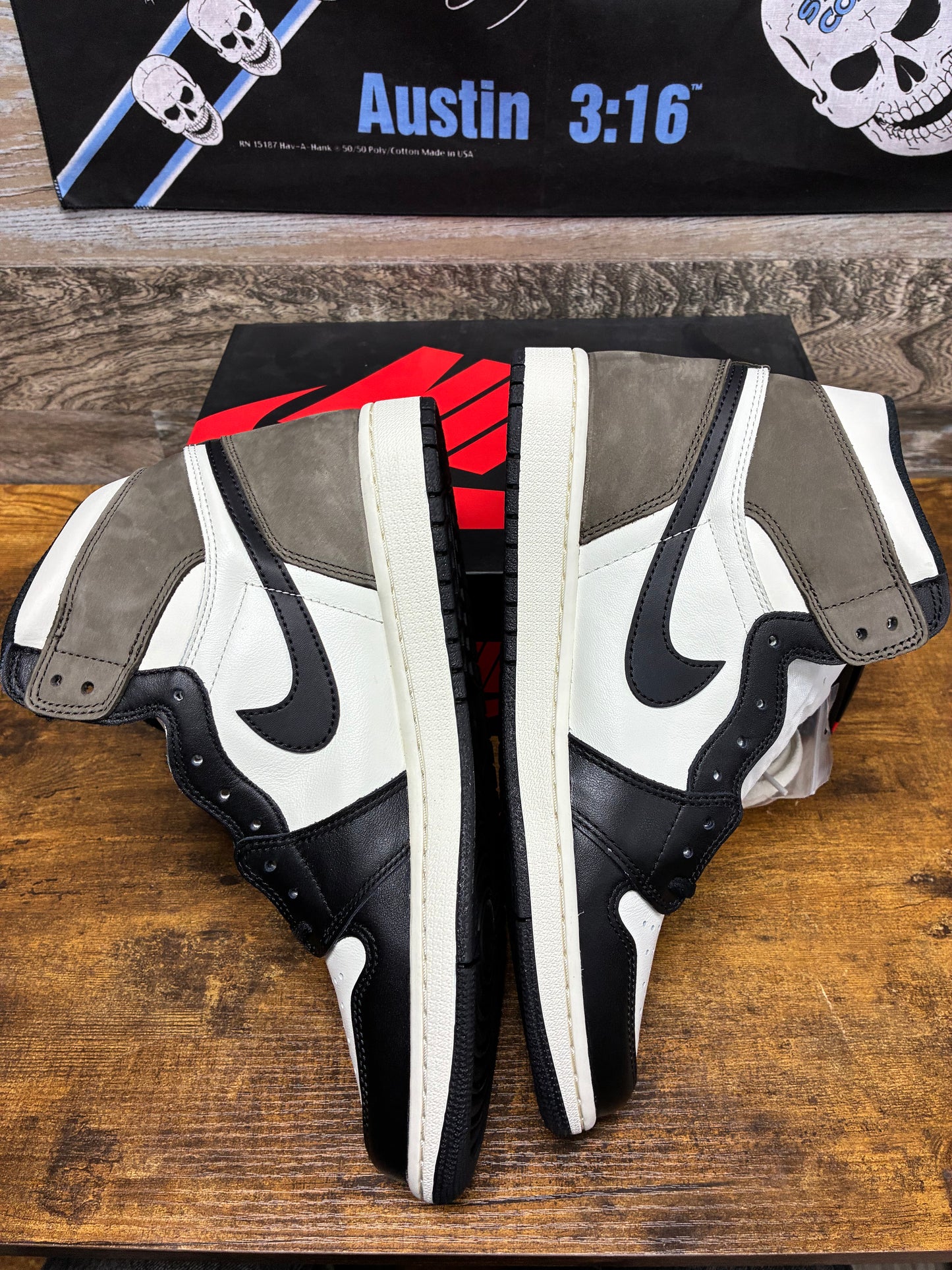 11 - Air Jordan 1 High Mocha