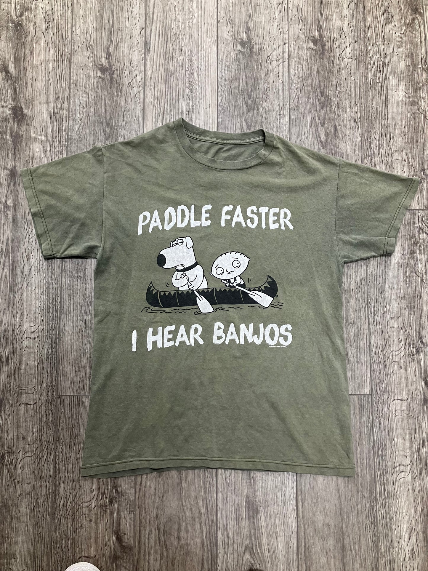 Family Guy “Paddle Faster I Hear Banjos” Tee Size M