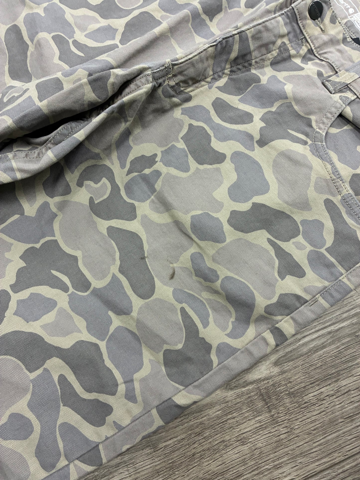 36 - Carhartt Relaxed Straight Grey Camo Pants