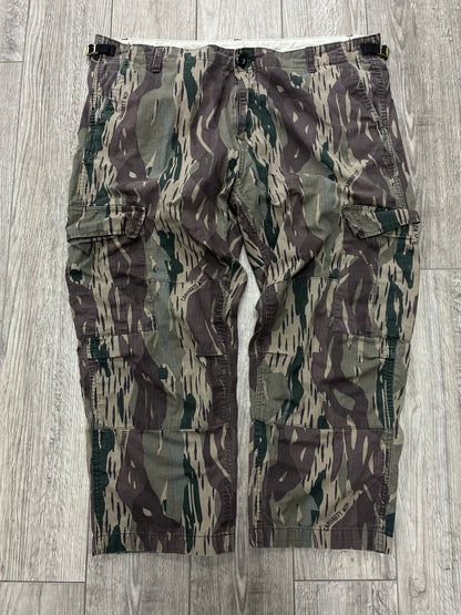 38 - Carhartt WIP Tiger Stripe Camo Cargo Pants