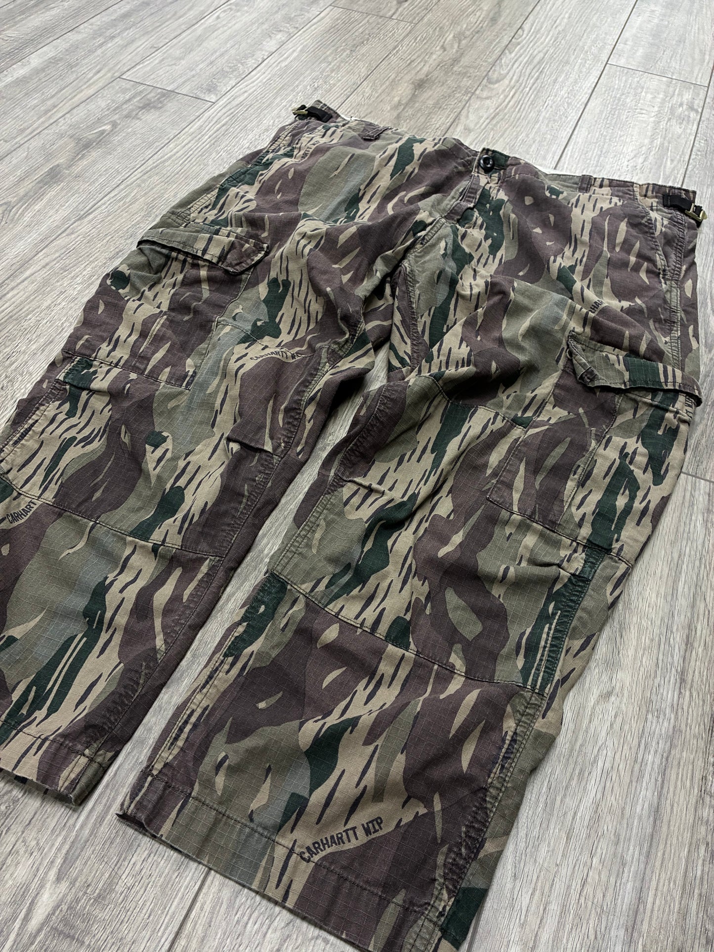 38 - Carhartt WIP Tiger Stripe Camo Cargo Pants
