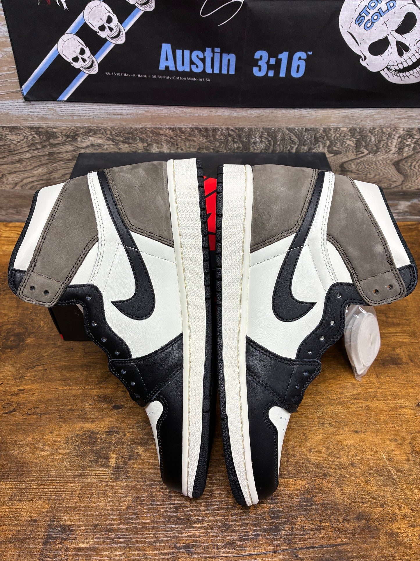 10.5 - Air Jordan 1 High Mocha