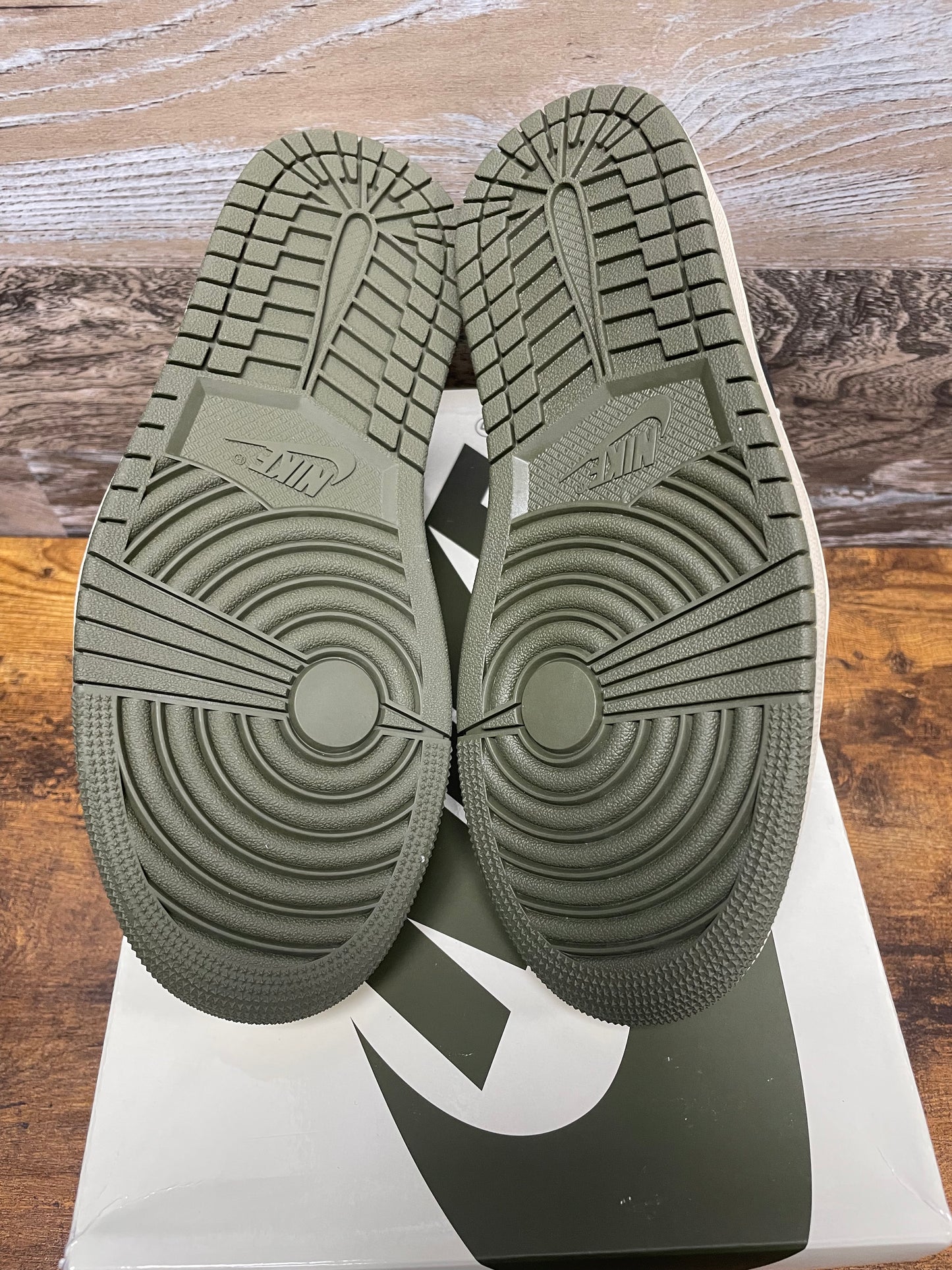 Jordan 1 Retro Low OG SP Travis Scott Olive 7.5W