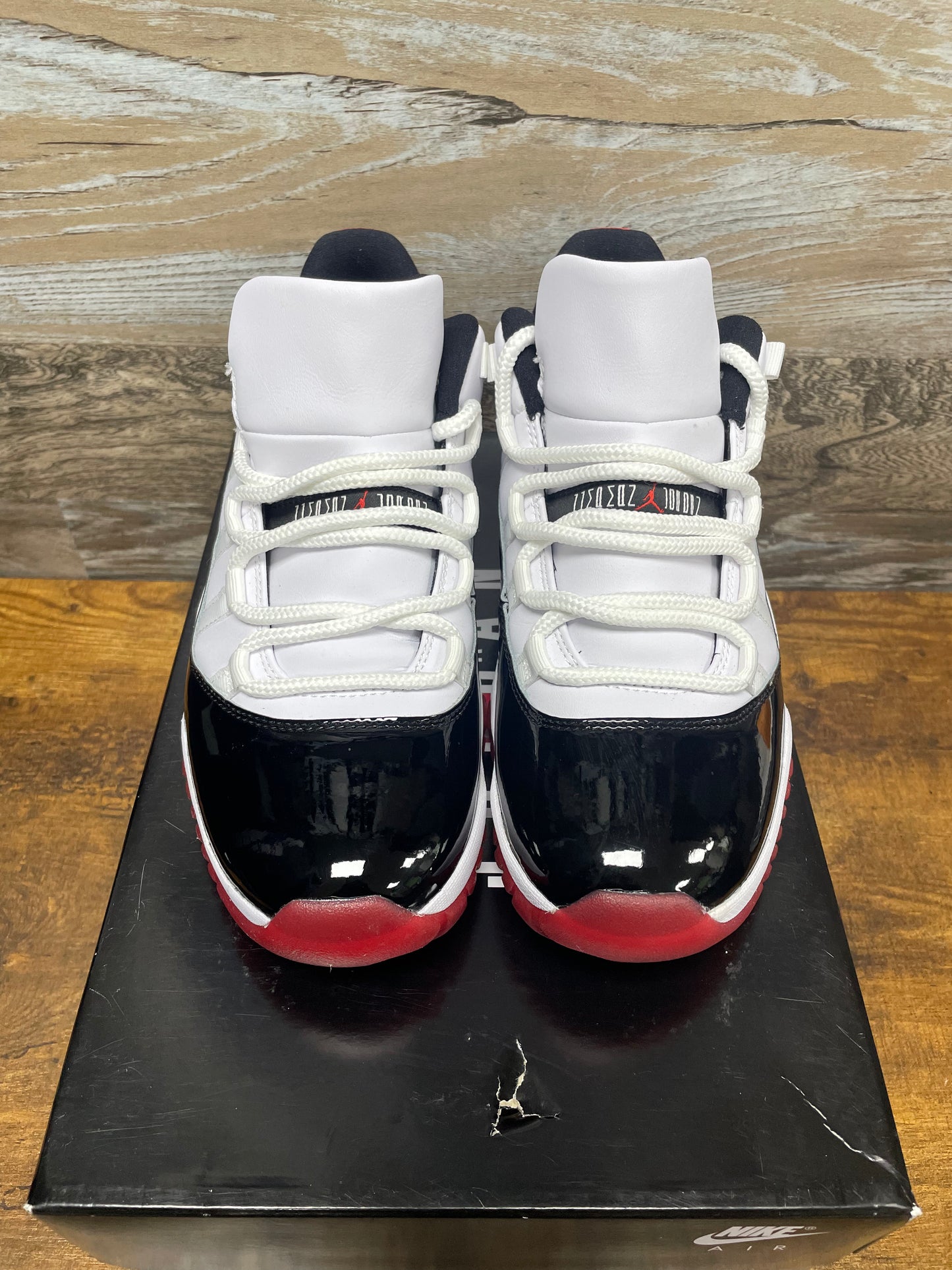 Jordan 11 Retro Low Concord Bred Size 9.5