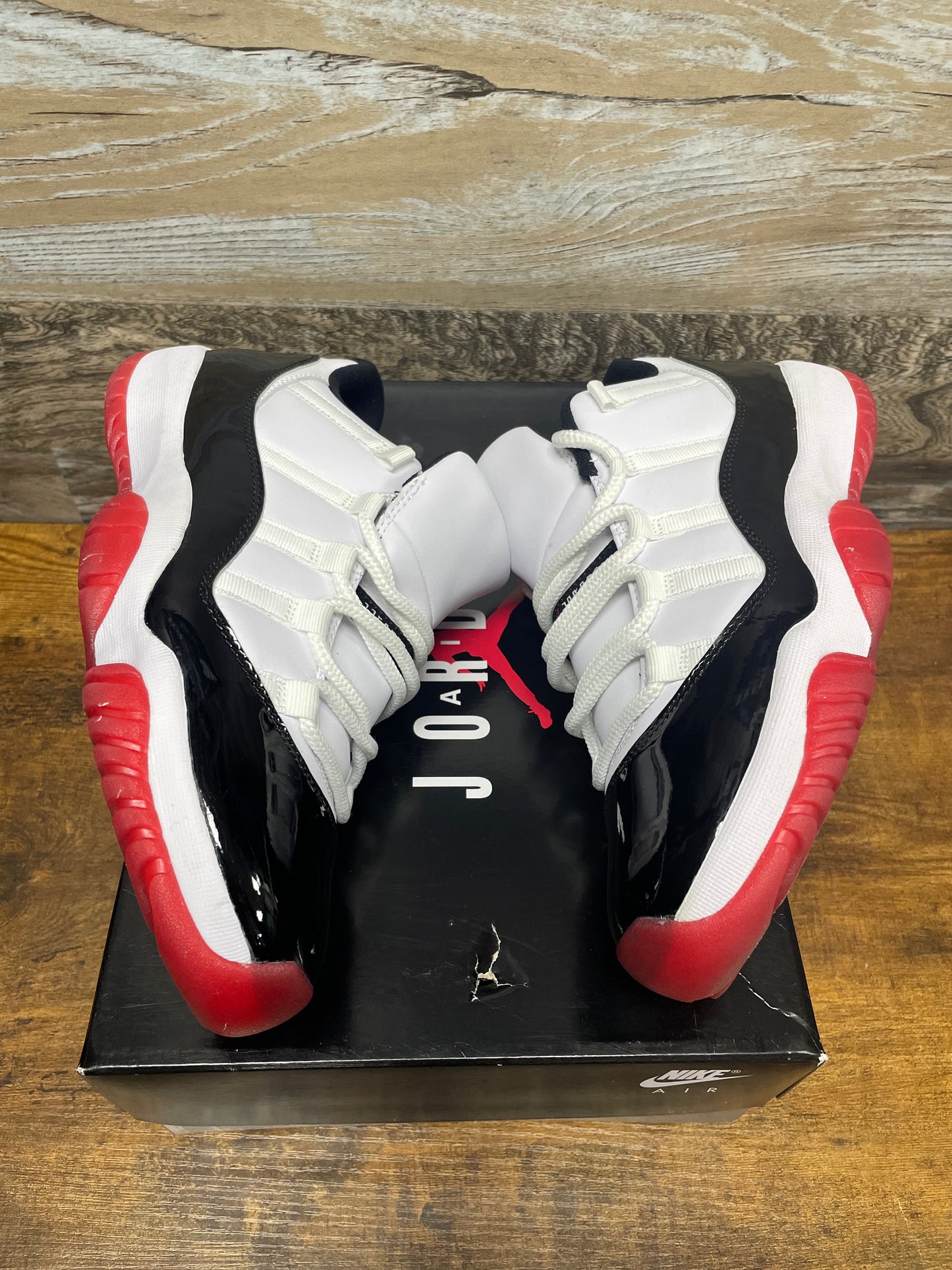 Jordan 11 Retro Low Concord Bred Size 9.5