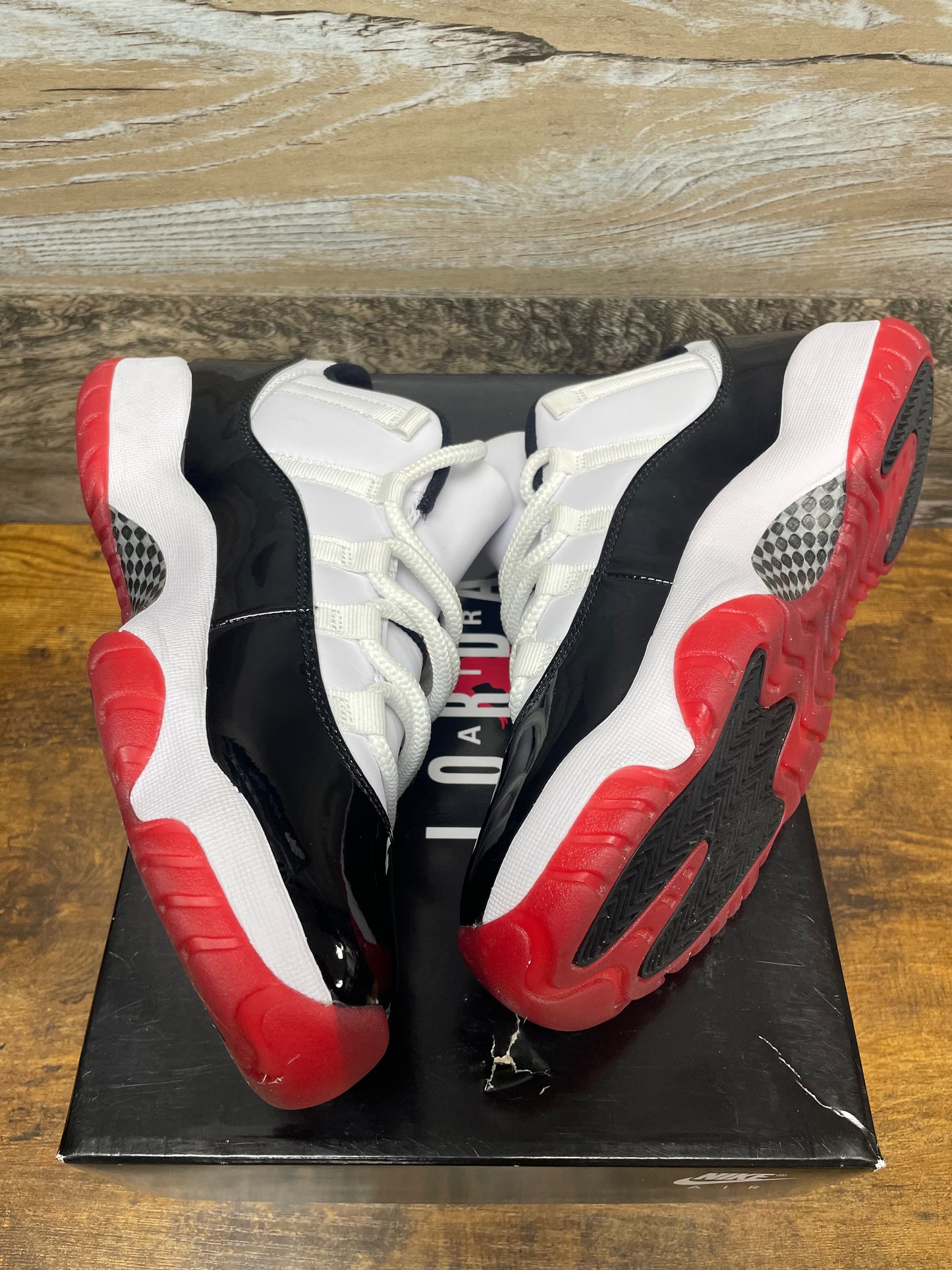 Jordan 11 Retro Low Concord Bred Size 9.5