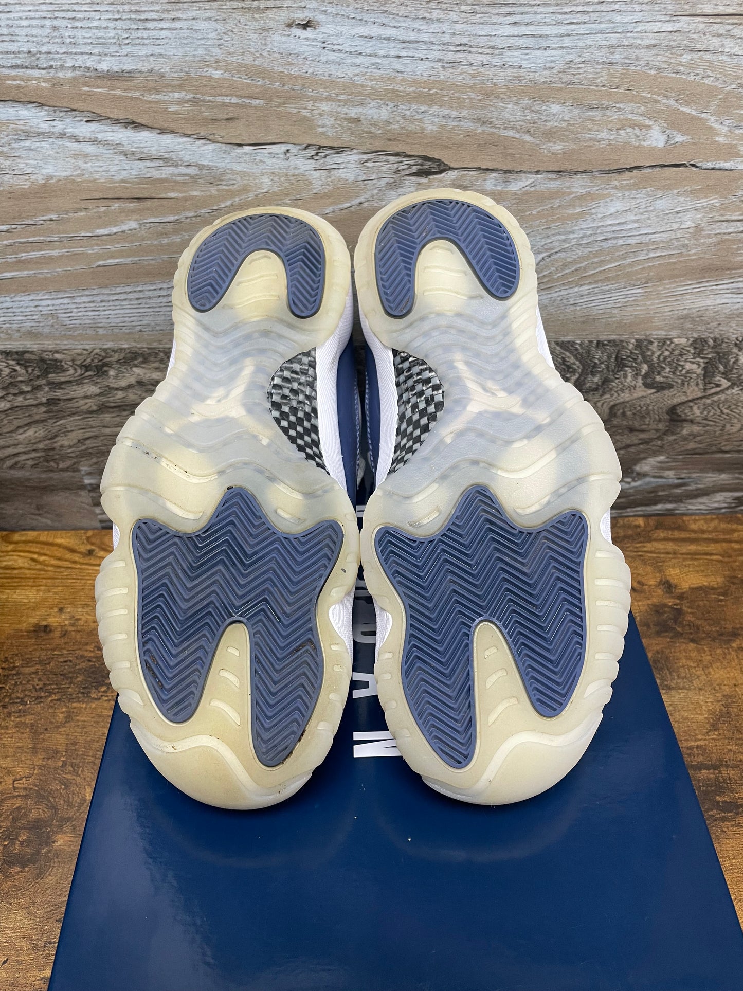 Jordan 11 Retro Low Diffused Blue Size 9