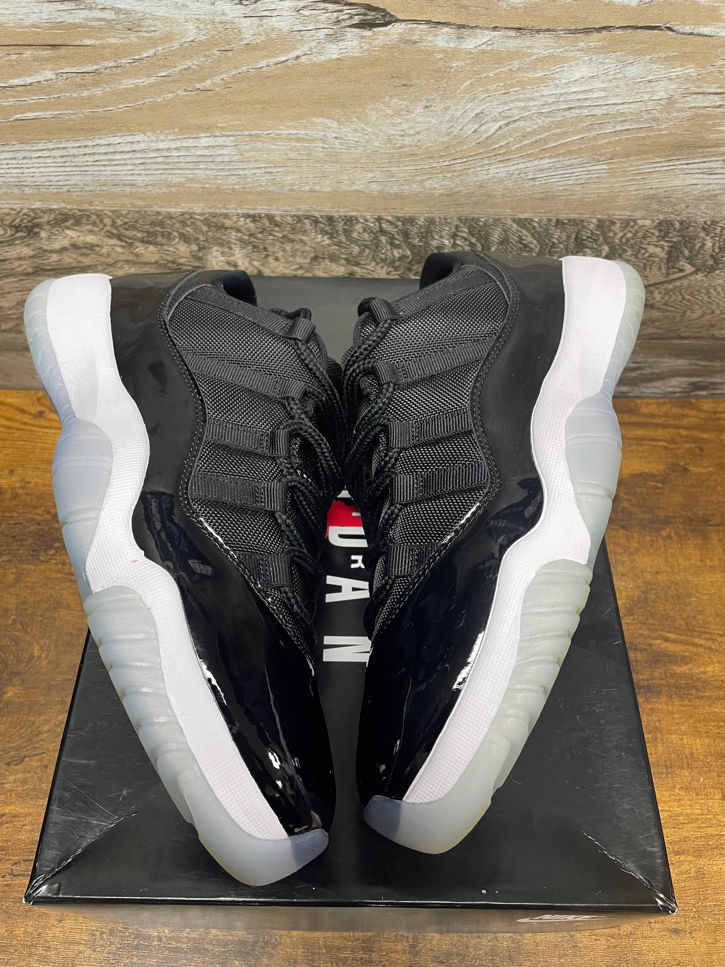 Jordan 11 Retro Low Space Jam Size 9