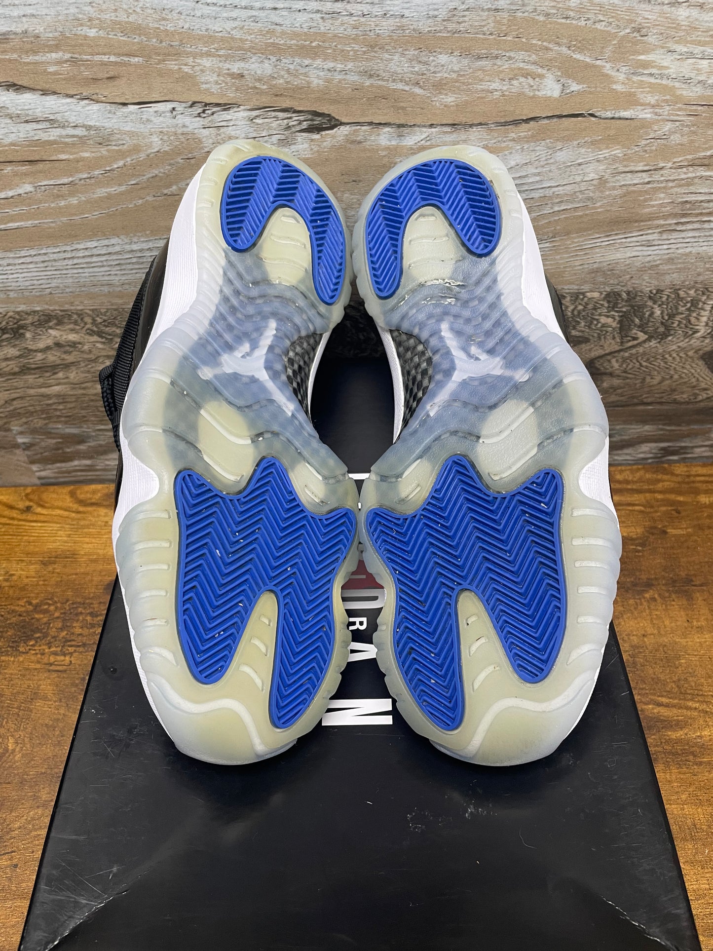 Jordan 11 Retro Low Space Jam Size 9