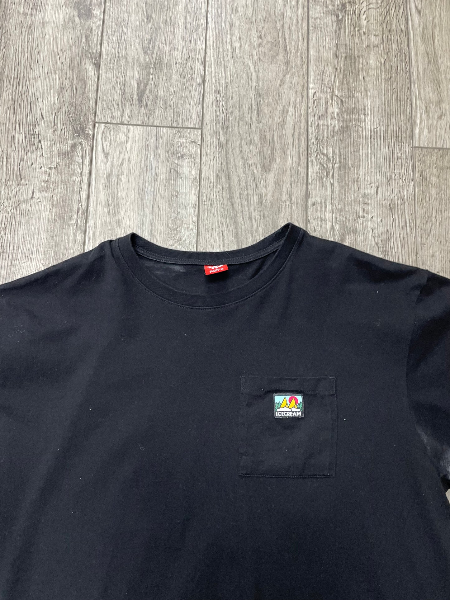 Ice Cream Mountains Tee Size XL