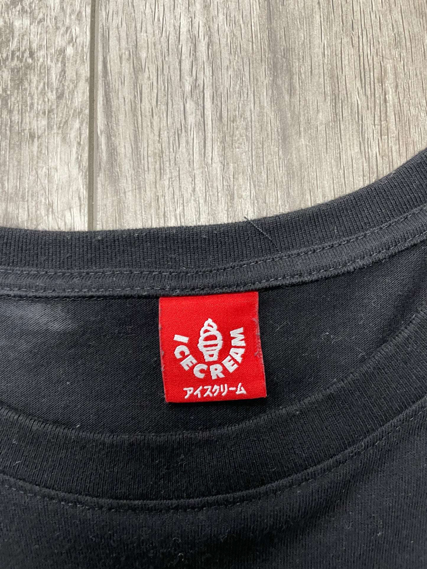 Ice Cream Mountains Tee Size XL