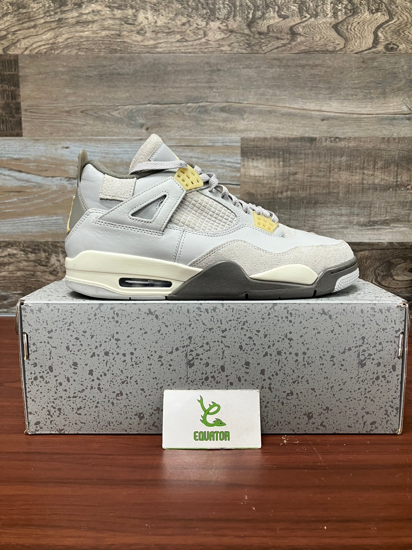 Jordan 4 Retro SE Craft Photon Dust Size 10.5