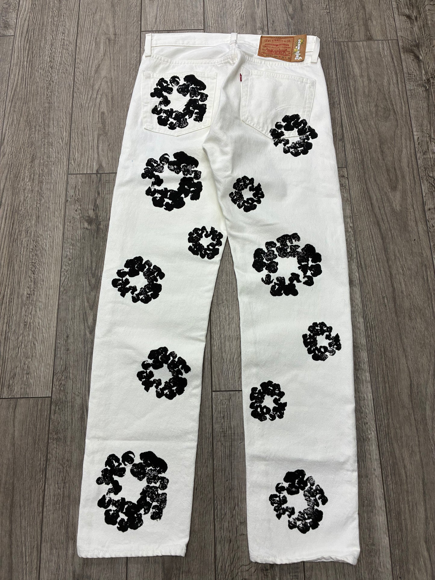 32 - Denim Tears Levi’s 501 White Cotton Wreath Jeans