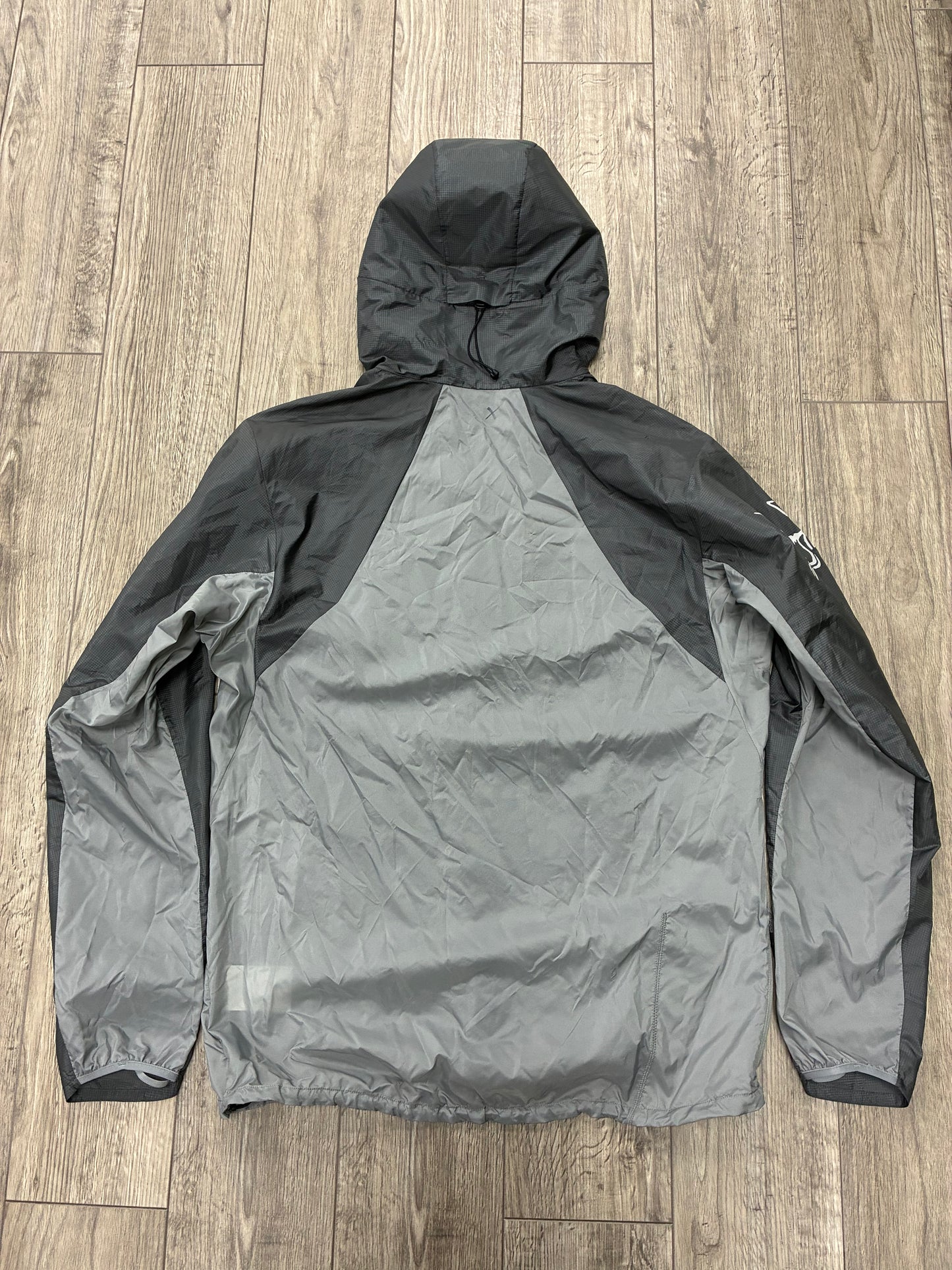 L- Arc’teryx Norvan Windshell Zip Up Jacket
