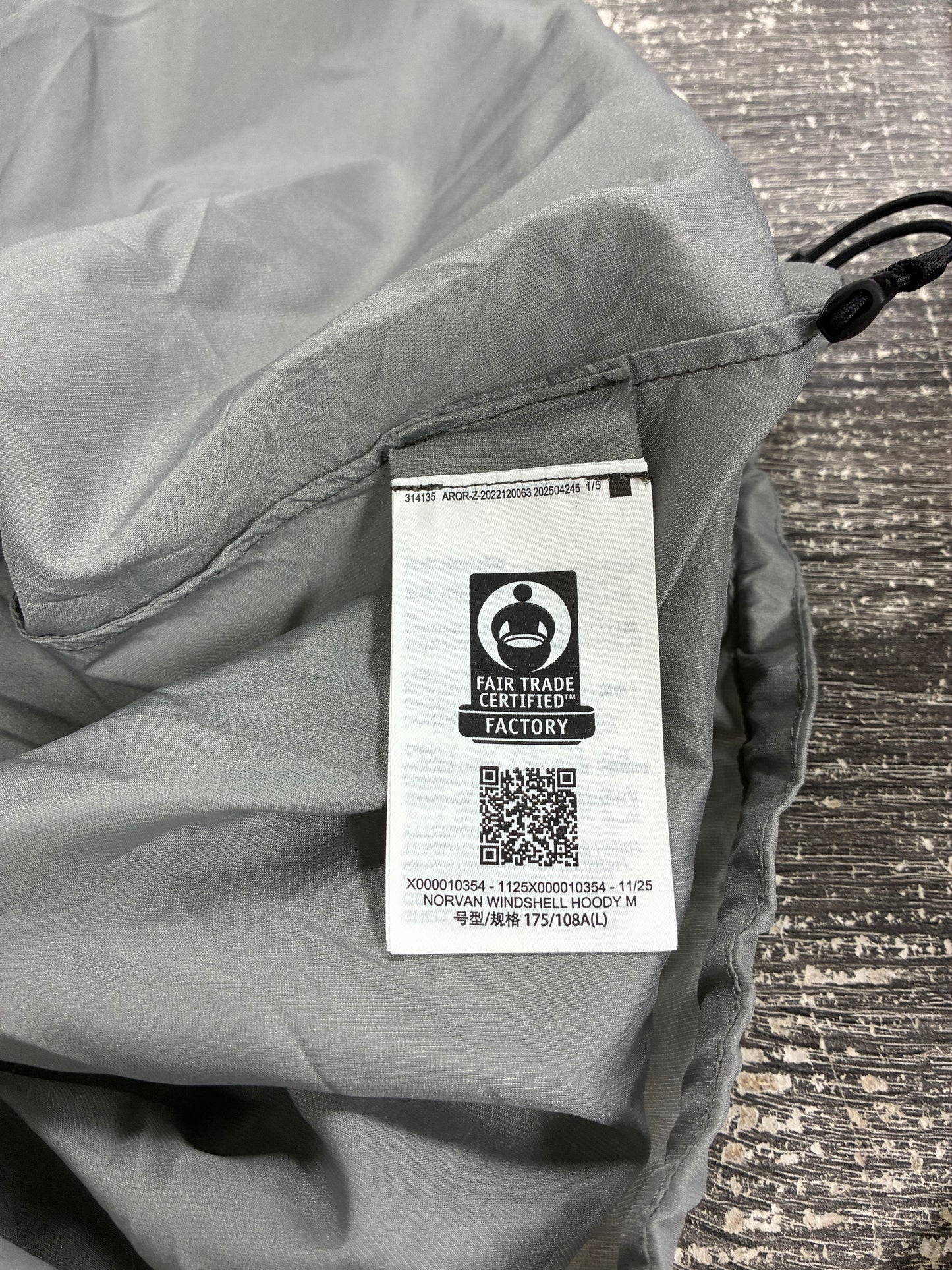 L- Arc’teryx Norvan Windshell Zip Up Jacket
