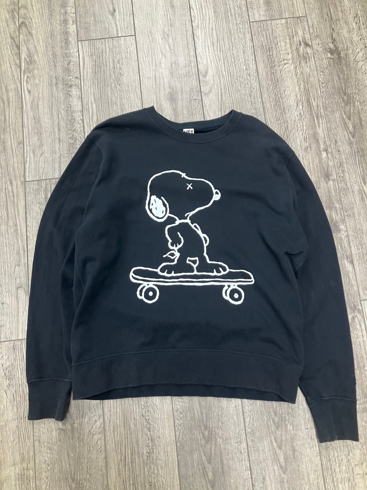 L-Kaws Uniqlo Peanuts Snoopy Crewneck