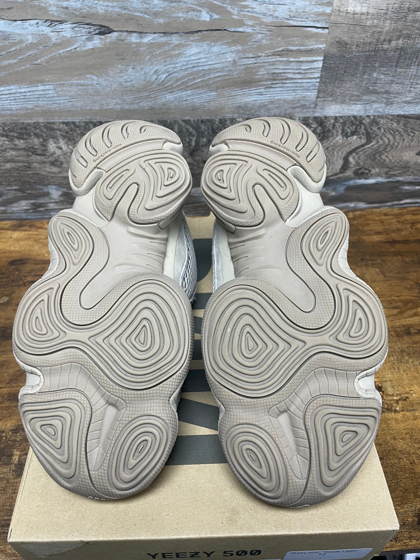 Yeezy 500 Taupe Light Size 8.5
