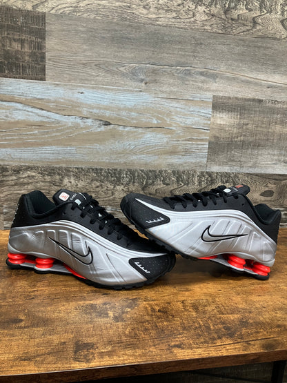 11-Nike Shox R4 black metallic