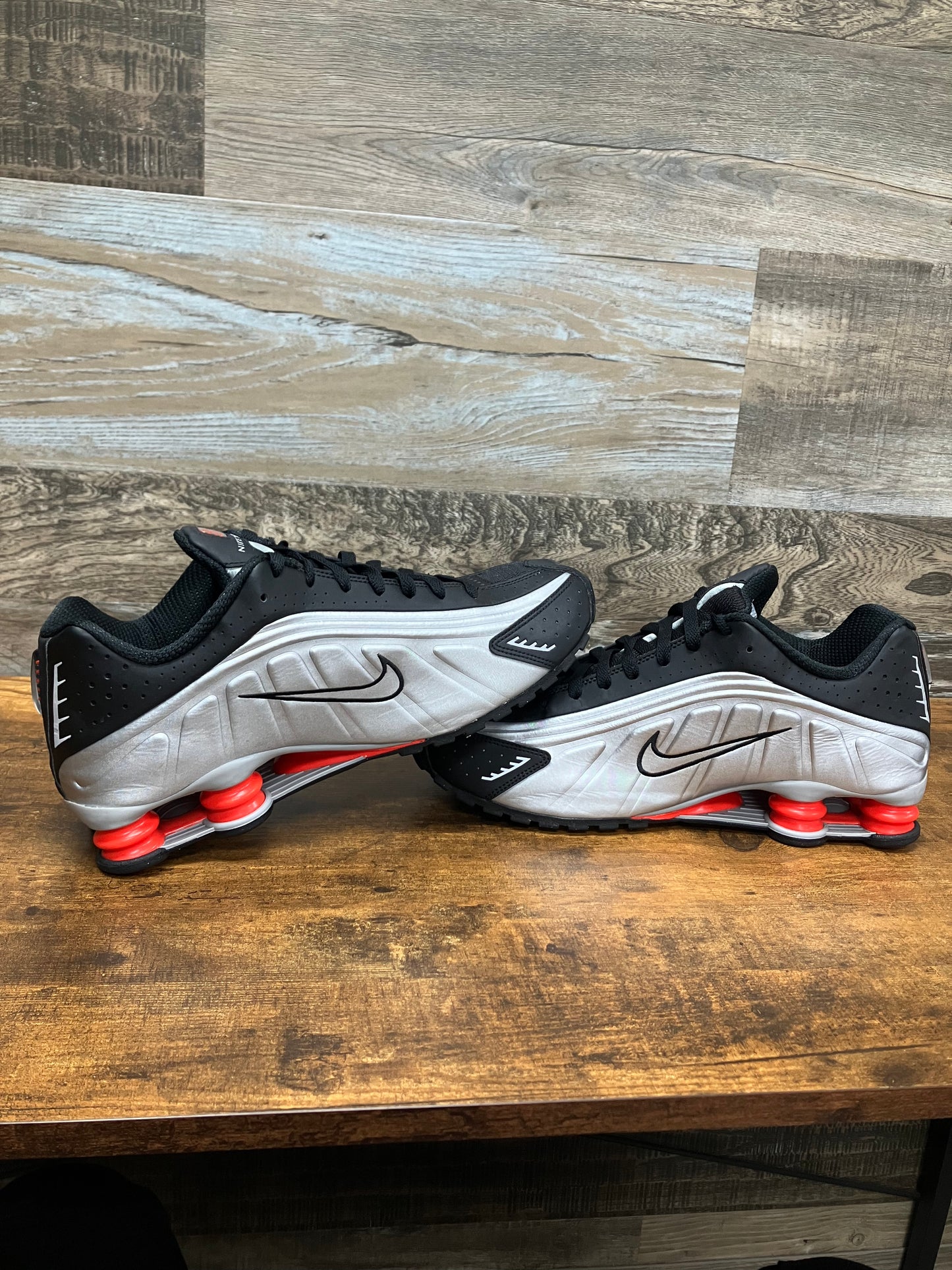 11-Nike Shox R4 black metallic