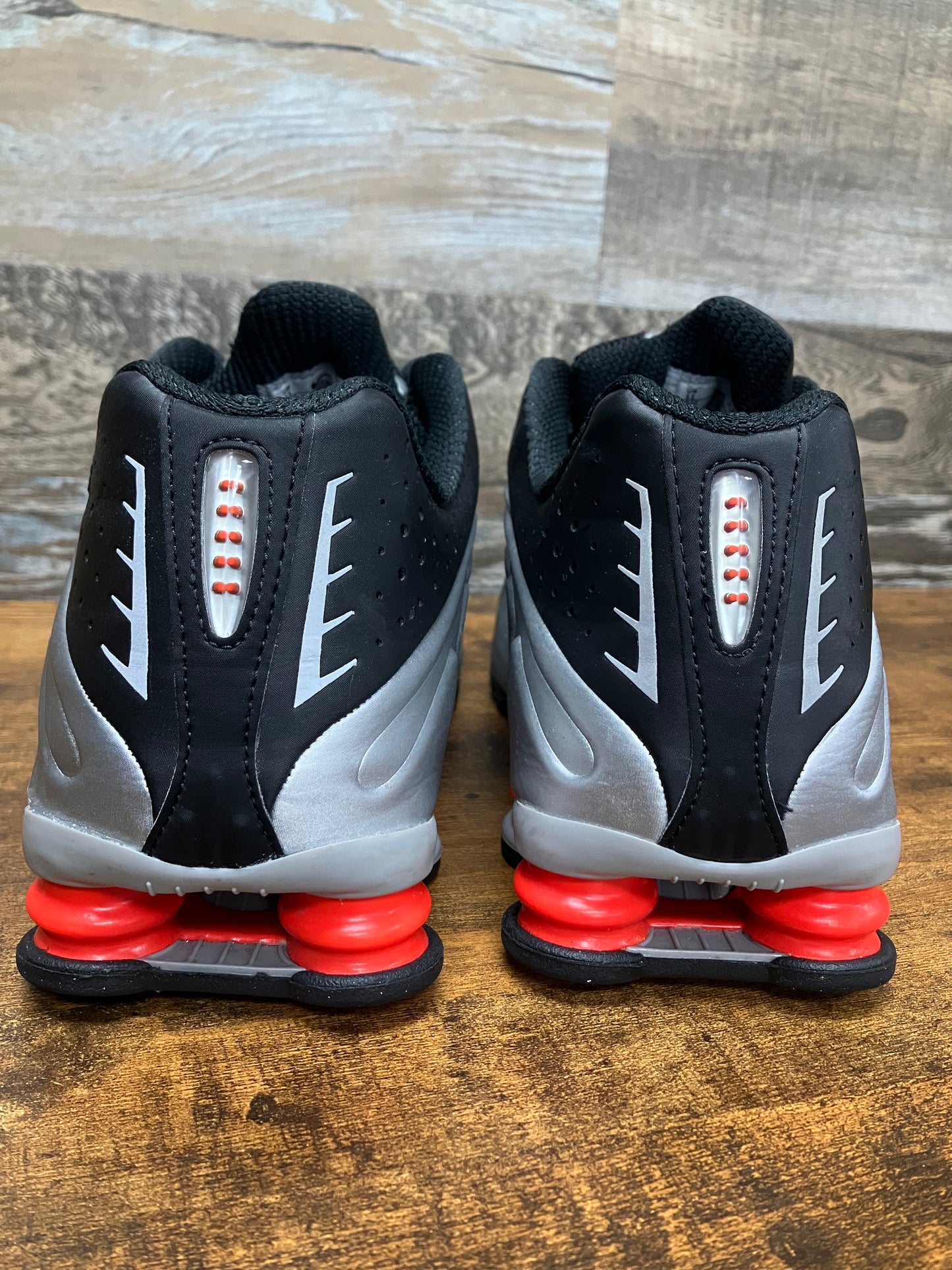 11-Nike Shox R4 black metallic