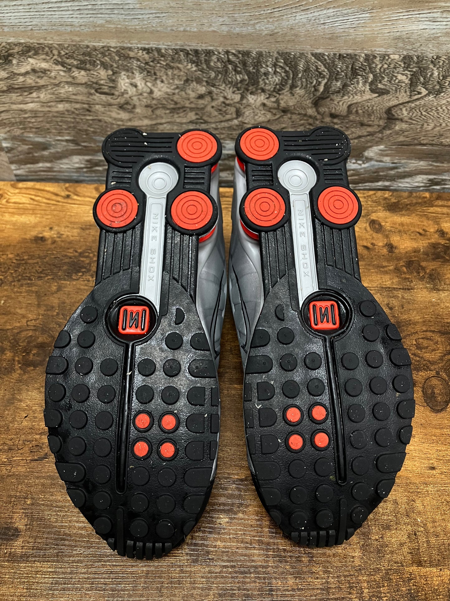 11-Nike Shox R4 black metallic