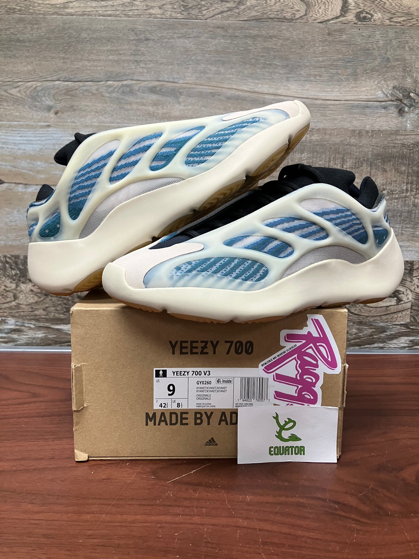 adidas Yeezy 700 V3 Kyanite Size 9