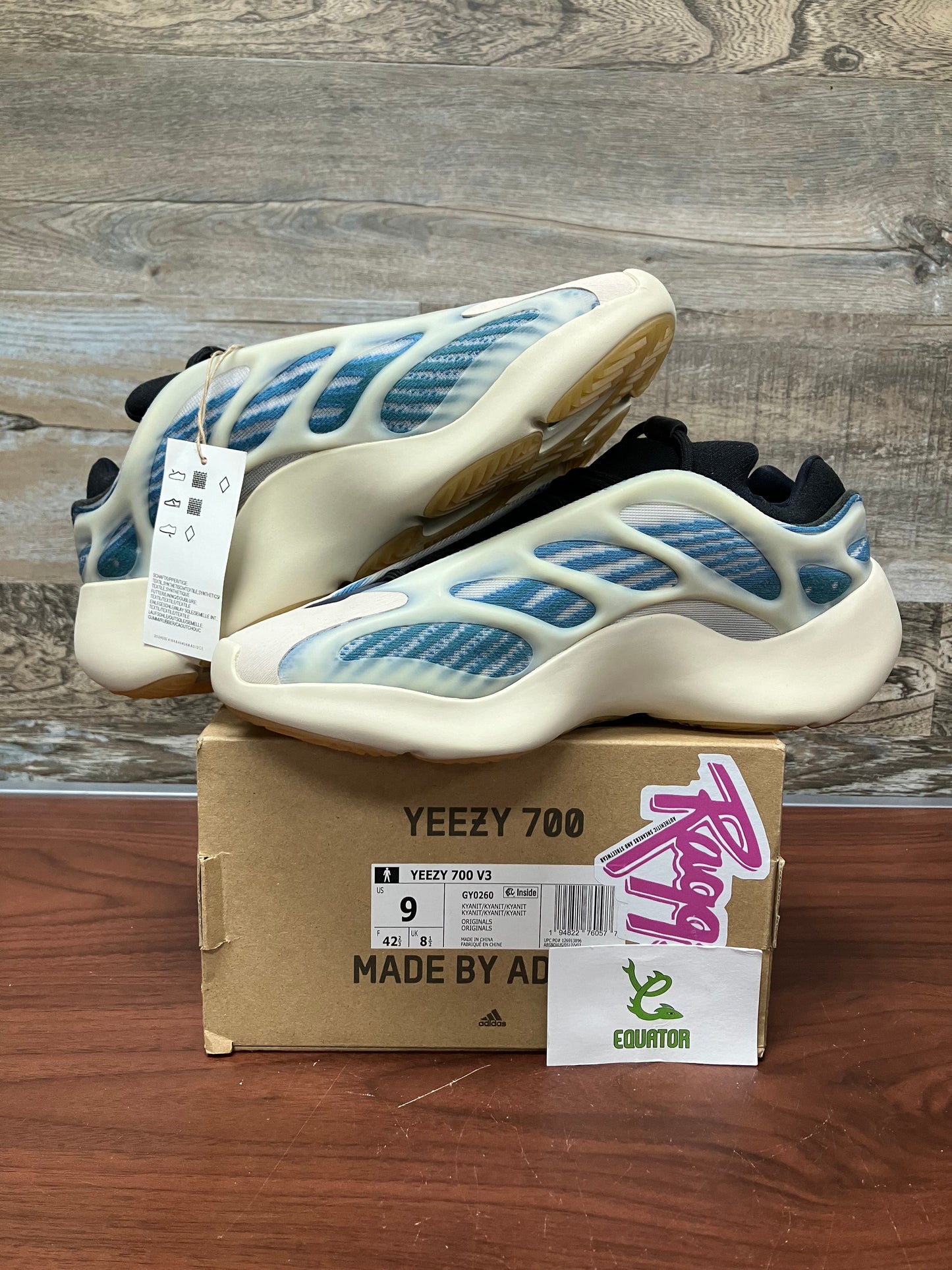 adidas Yeezy 700 V3 Kyanite Size 9