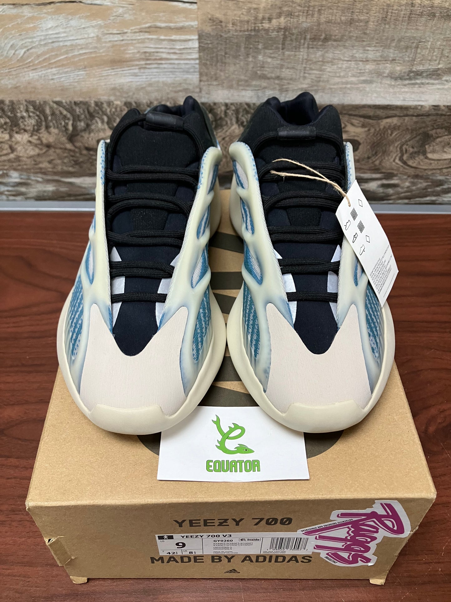 adidas Yeezy 700 V3 Kyanite Size 9