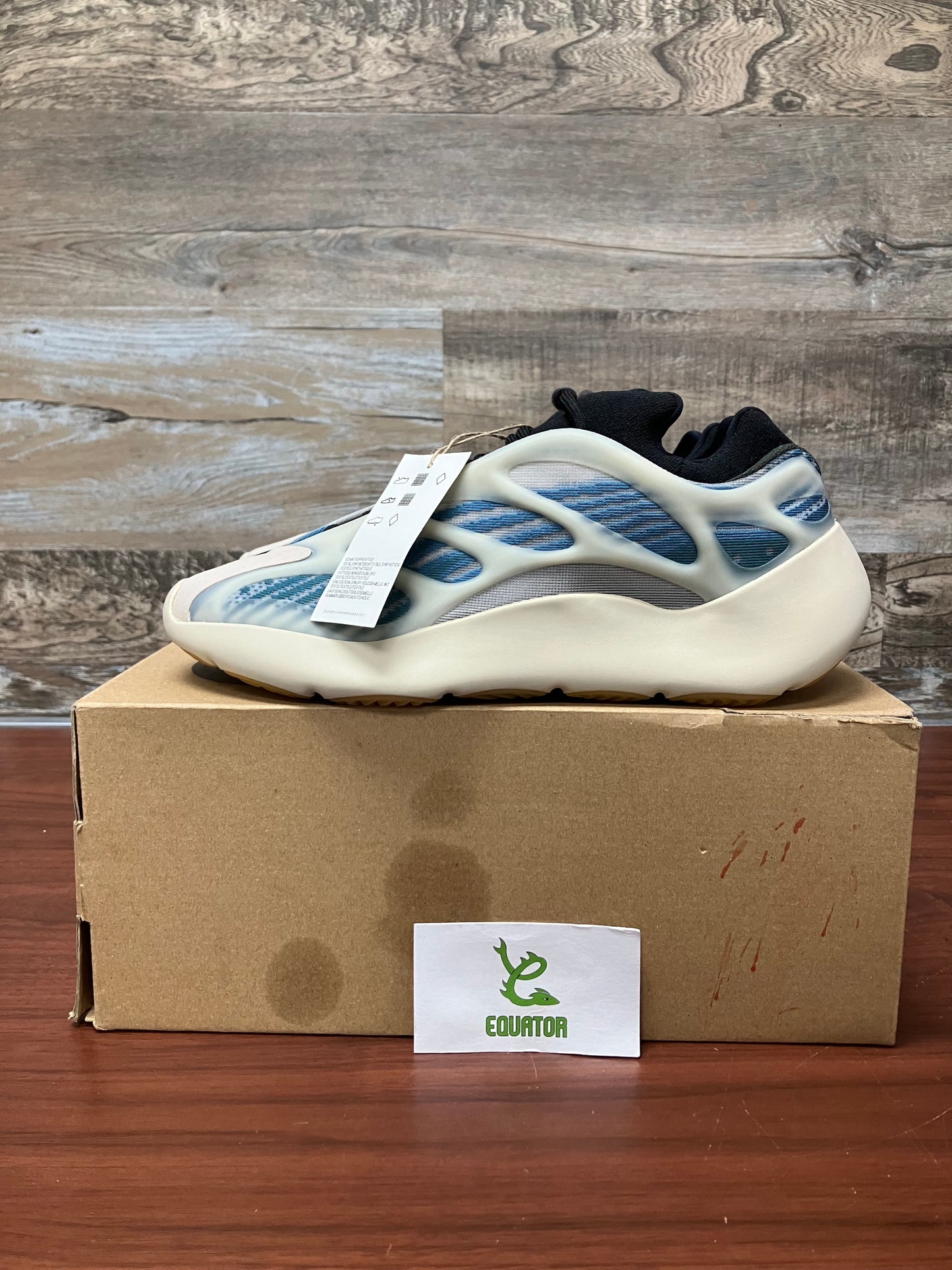 adidas Yeezy 700 V3 Kyanite Size 9