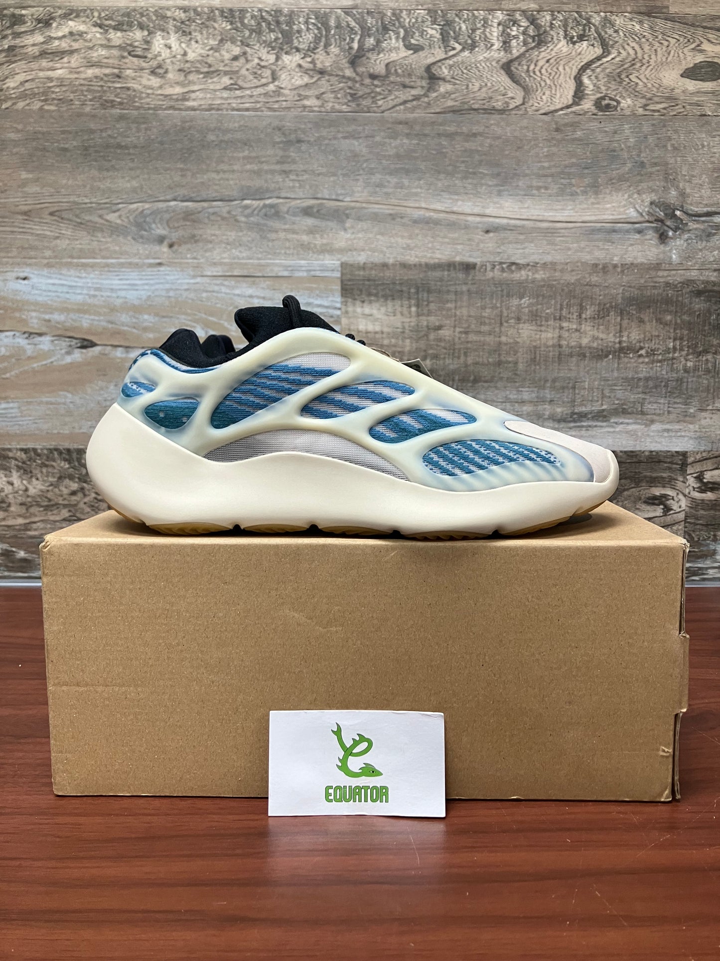 adidas Yeezy 700 V3 Kyanite Size 9