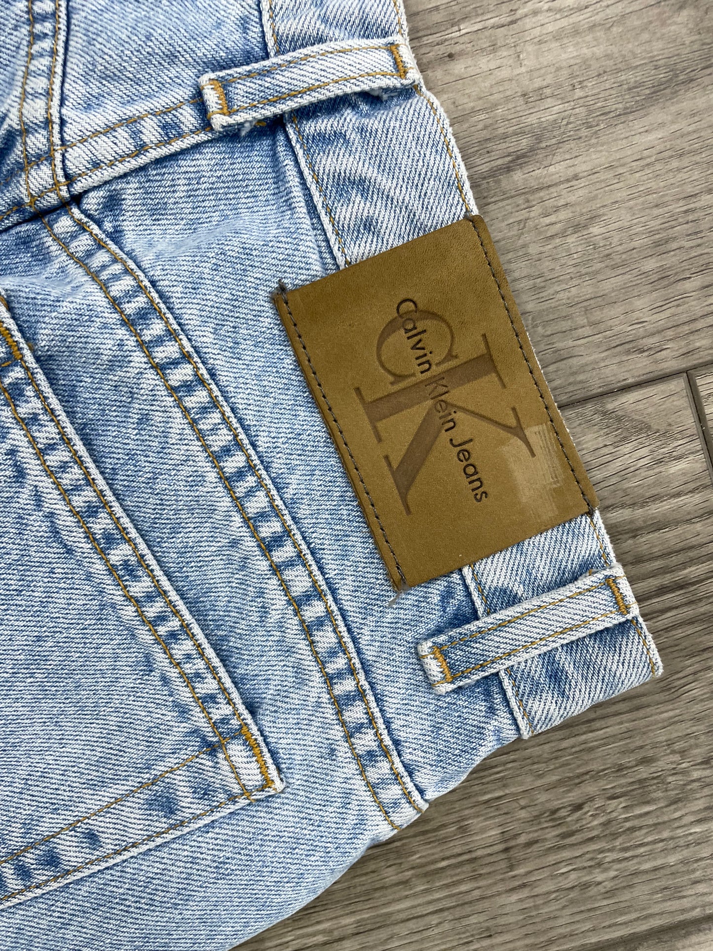 29-Vintage Calvin Klein Light Wash Jeans