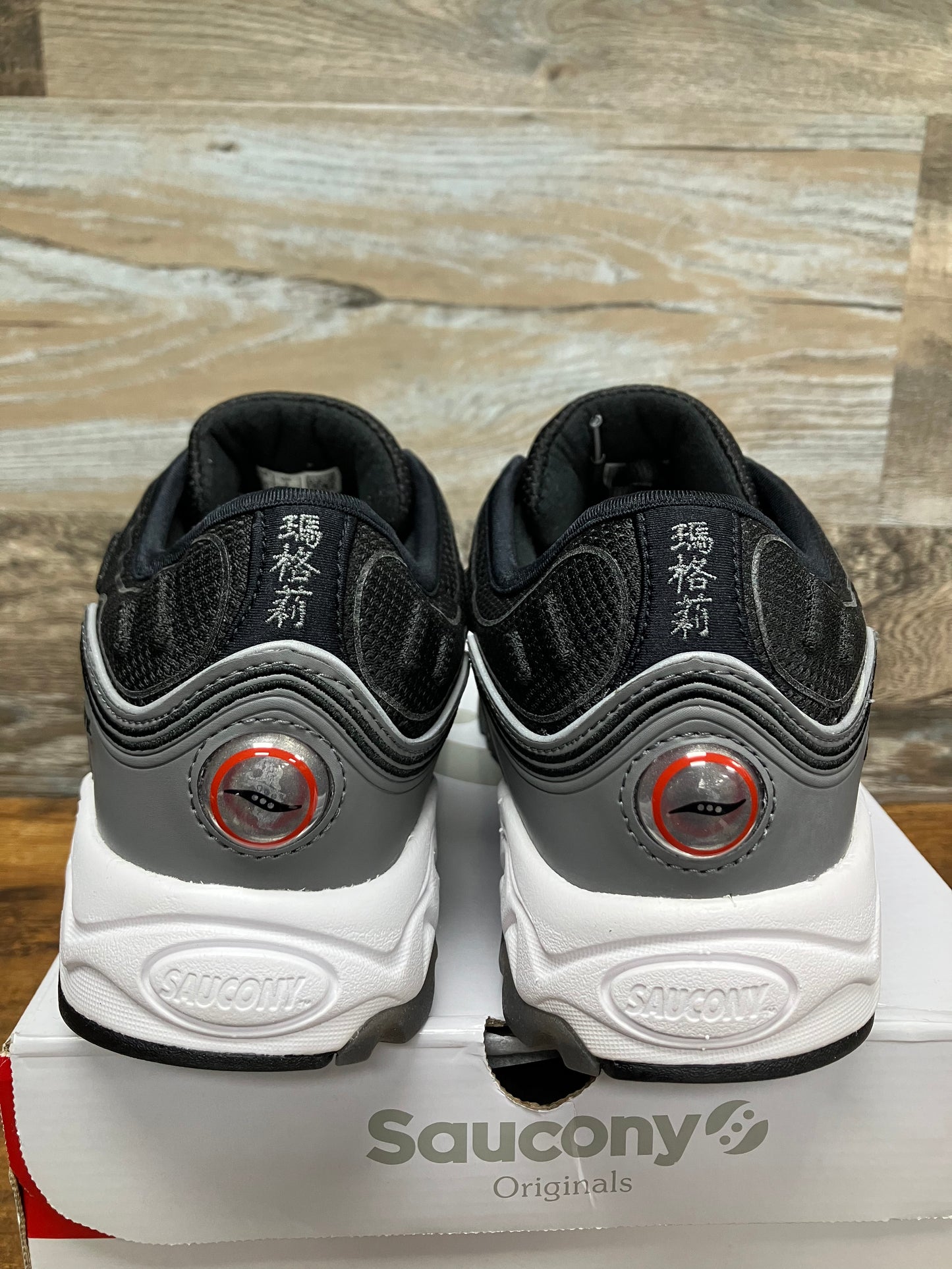9-Saucony Matrix Black Metallic