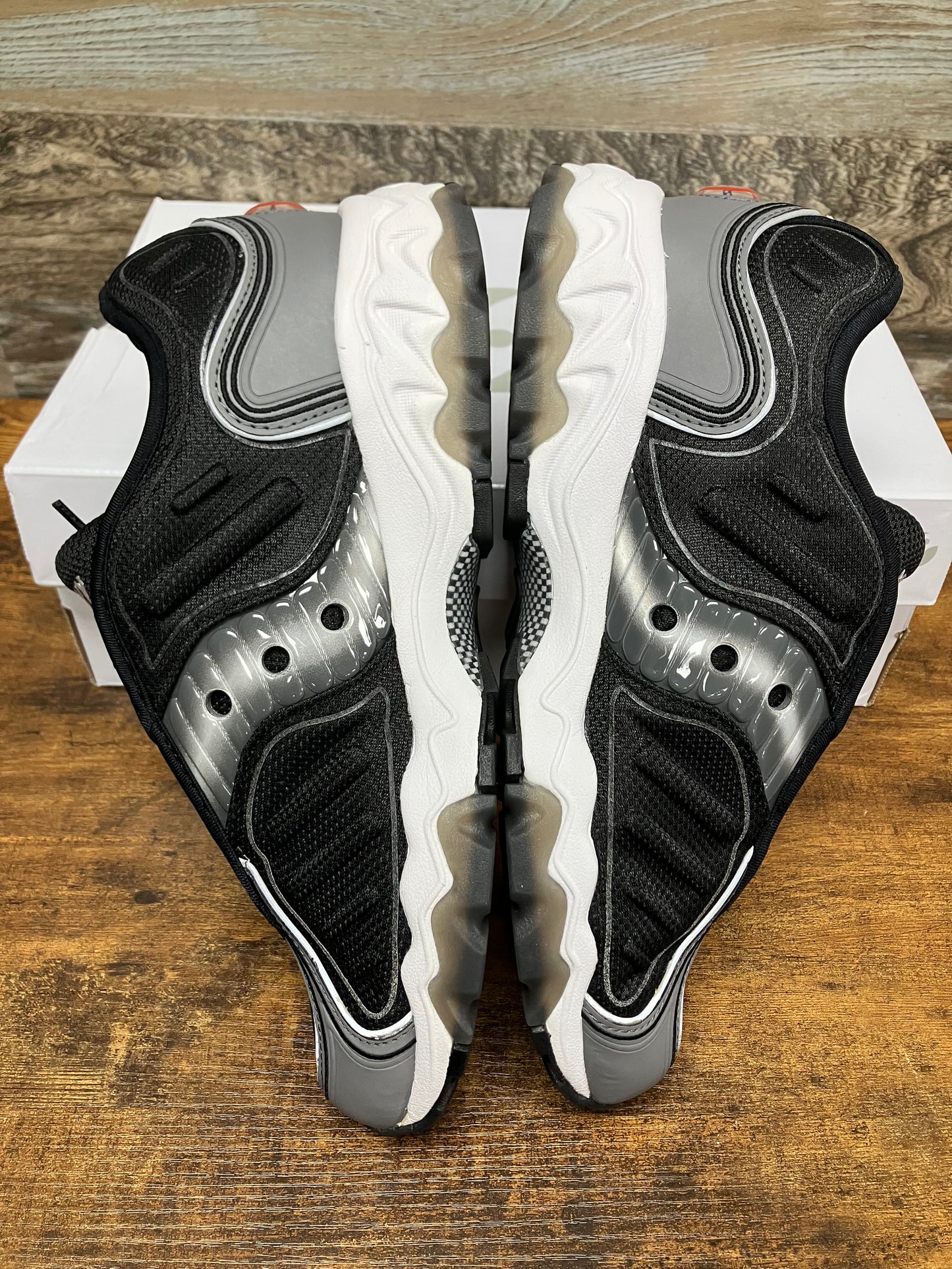 9-Saucony Matrix Black Metallic