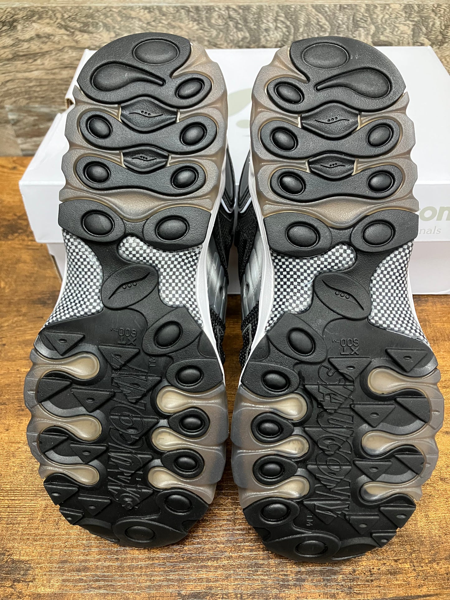 9-Saucony Matrix Black Metallic