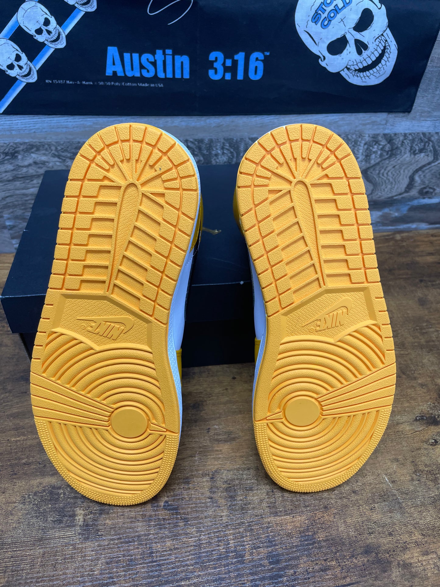 10.5-Air Jordan 1 Mid Taxi