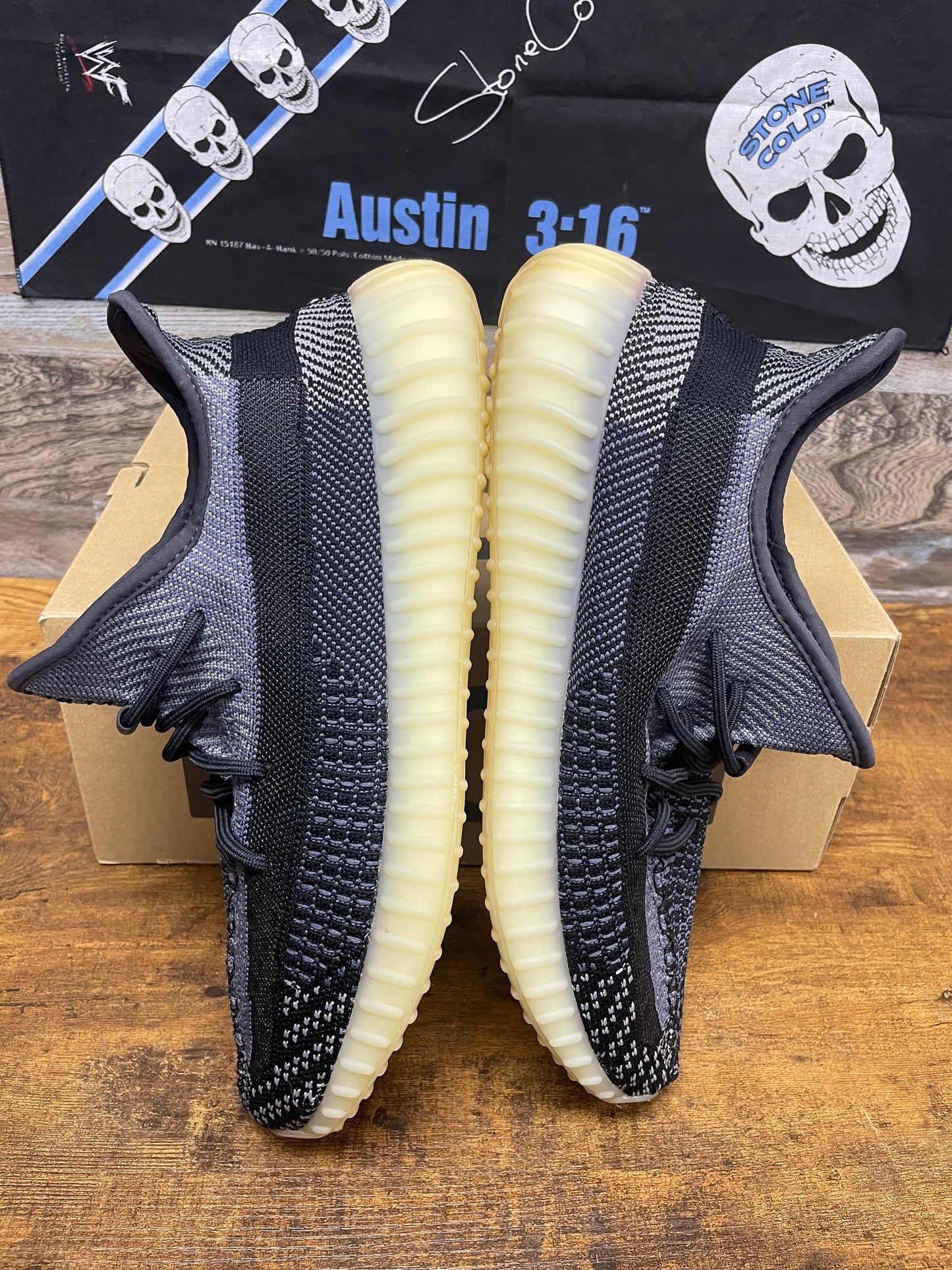 12-Adidas Yeezy Boost 350v2 Carbon