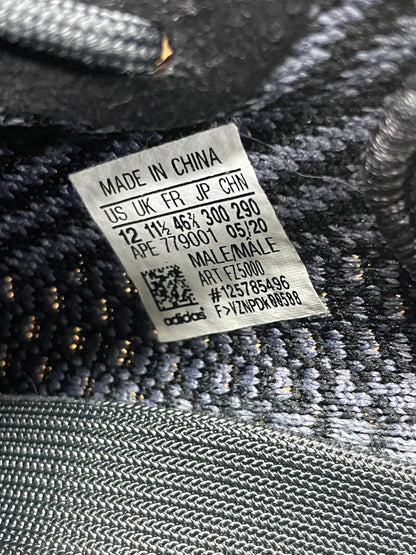 12-Adidas Yeezy Boost 350v2 Carbon