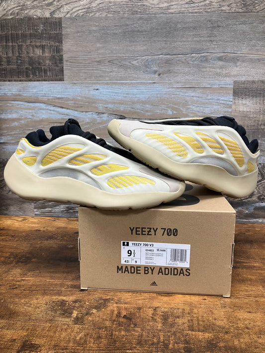 9.5-Yeezy 700 Safflower